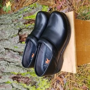 DANSKO XP CLOGS